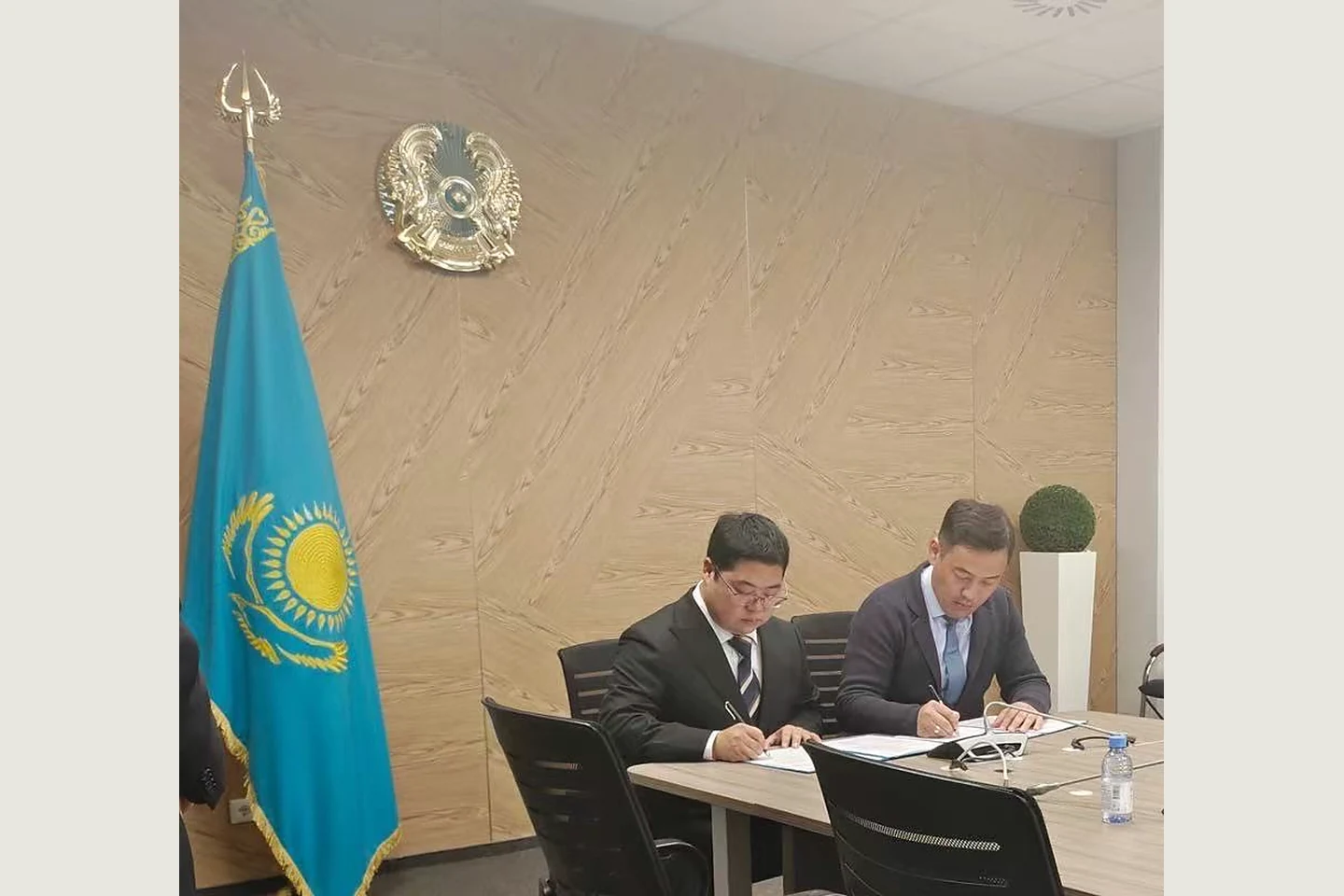 Agreement-signing meeting